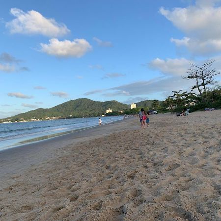 פנייה Apto E Suites Praia Do Itapocoroi מראה חיצוני תמונה