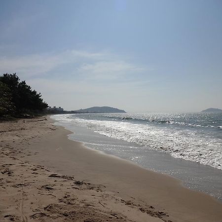 פנייה Apto E Suites Praia Do Itapocoroi מראה חיצוני תמונה